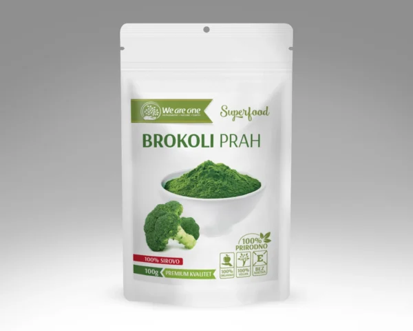 Brokoli prah u beloj kesici sa zelenim prahom u činiji i svežim brokolijem