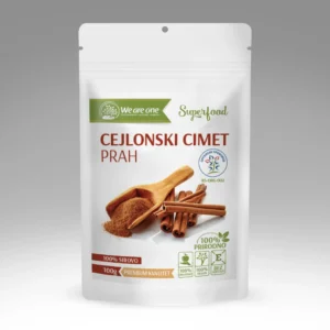 Cejlonski cimet prah u beloj kesici sa narandžastim prahom i štapićima cimeta
